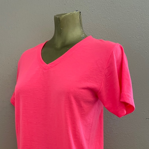 NEON Dayglo Flourescent PINK V-Neck TEE SHIRT Size Small - Picture 2 of 9